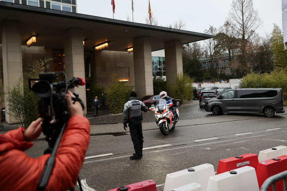Detalj ispred hotela u Ženevi u kojem se održavaju pregovori, Foto: Reuters
