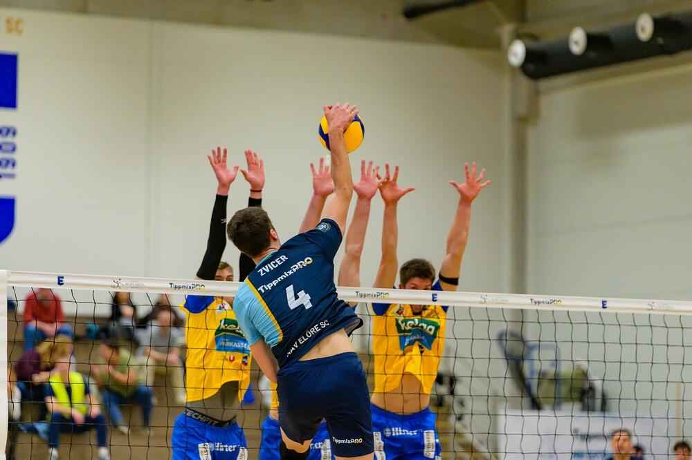 Foto: Facebook/M&Aacute;V Előre Foxconn