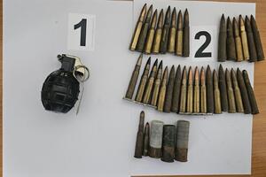 UP: Pretresom kuće u Andrijevici oduzeta ručna bomba i 37 komada...