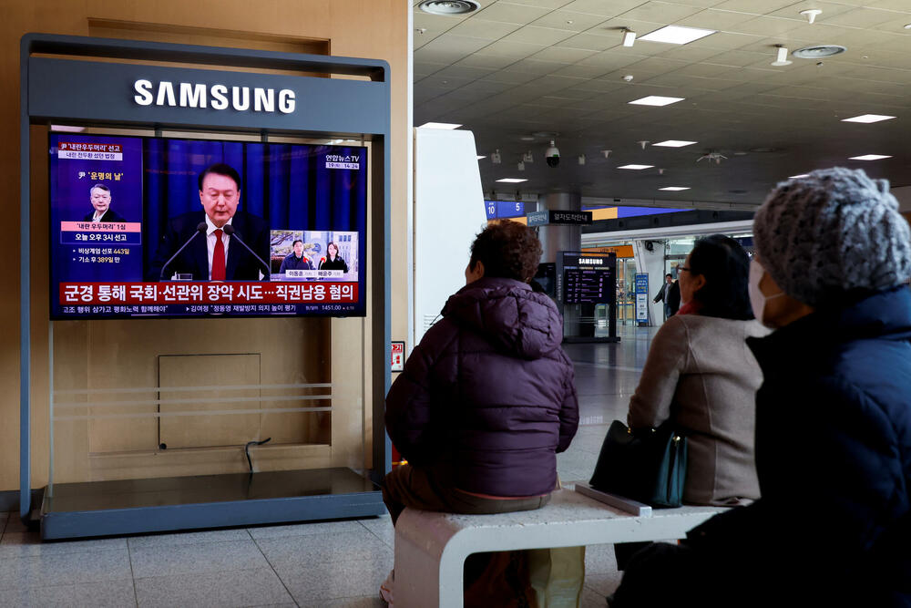 <p>Tužilaštvo je u ovom slučaju, koji se pomno prati u duboko podijeljenoj zemlji, tražilo smrtnu kaznu. To je do sada najznačajniji postupak protiv smijenjenog lidera, čiji je potez izazvao nacionalnu političku krizu i stavio na probu otpornost demokratije, navodi agencija Rojters</p>