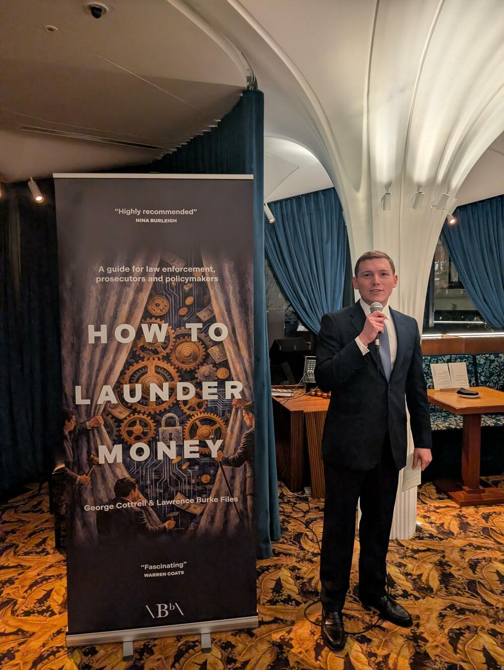 Kotrel na promociji svoje knjige 'Kako oprati novac'