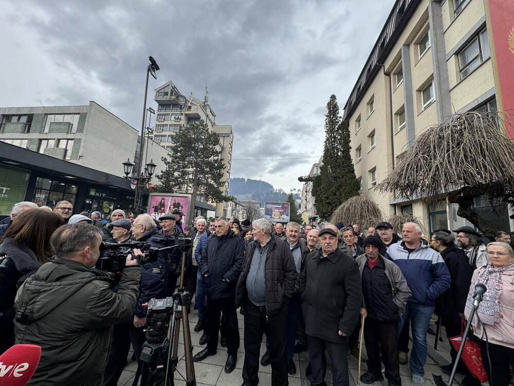 <p>Penzioneri iz više gradova sa sjevera održali su protest u Bijelom Polju</p>