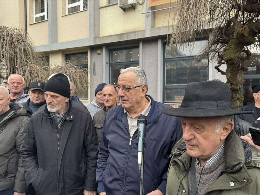 <p>Penzioneri iz više gradova sa sjevera održali su protest u Bijelom Polju</p>