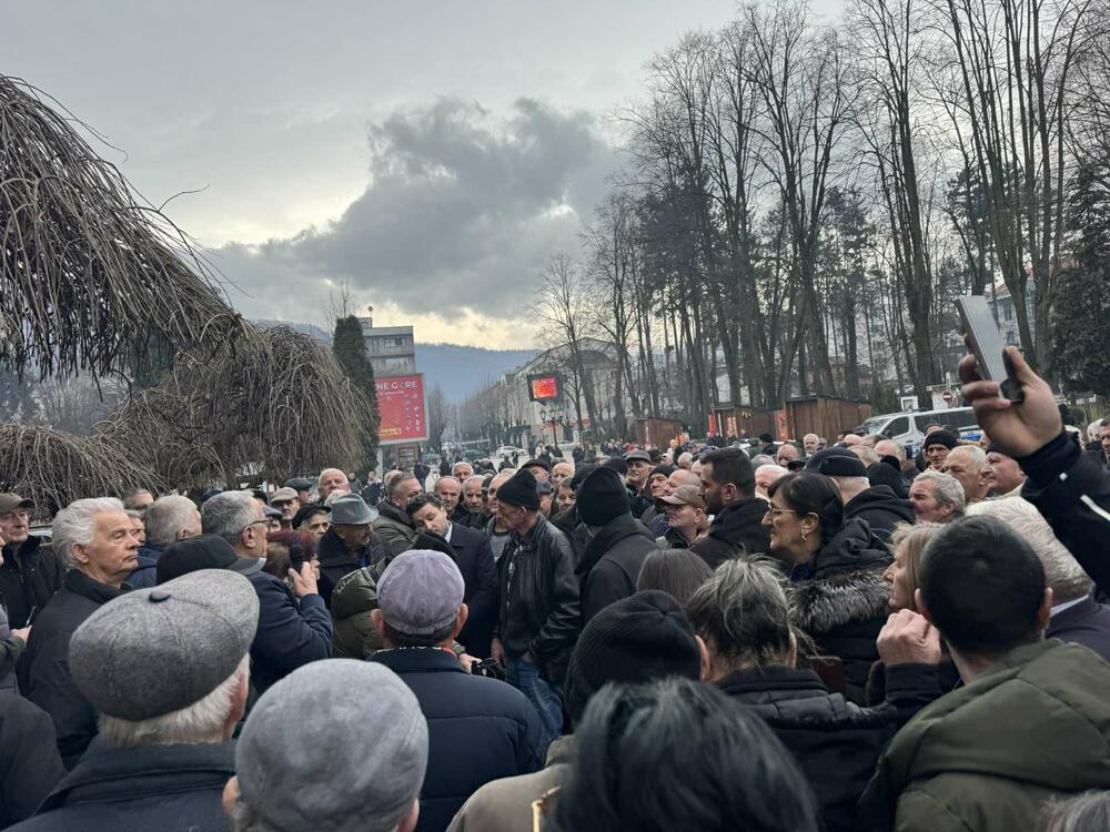 <p>Penzioneri iz više gradova sa sjevera održali su protest u Bijelom Polju</p>
