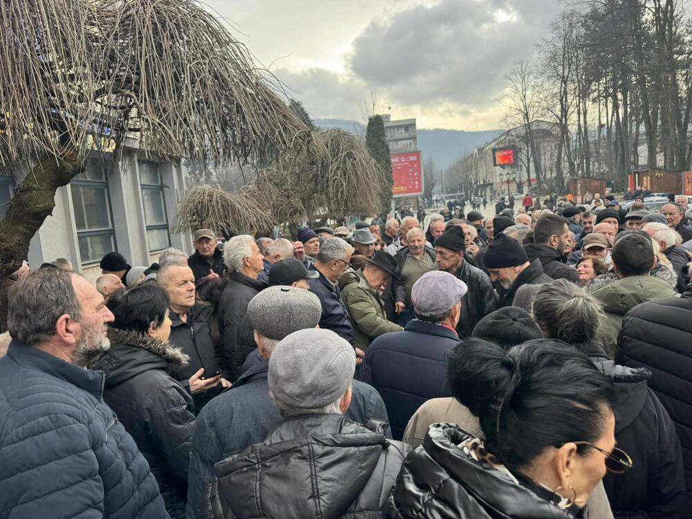 <p>Penzioneri iz više gradova sa sjevera održali su protest u Bijelom Polju</p>