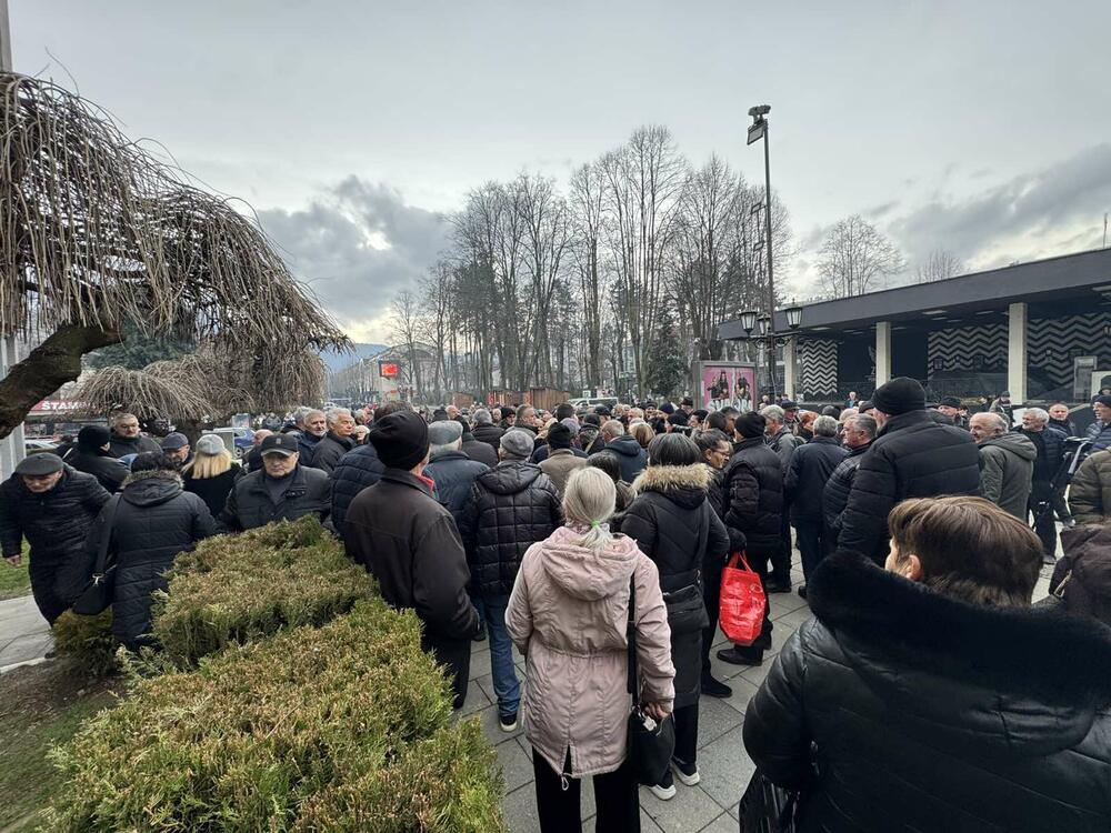 <p>Penzioneri iz više gradova sa sjevera održali su protest u Bijelom Polju</p>