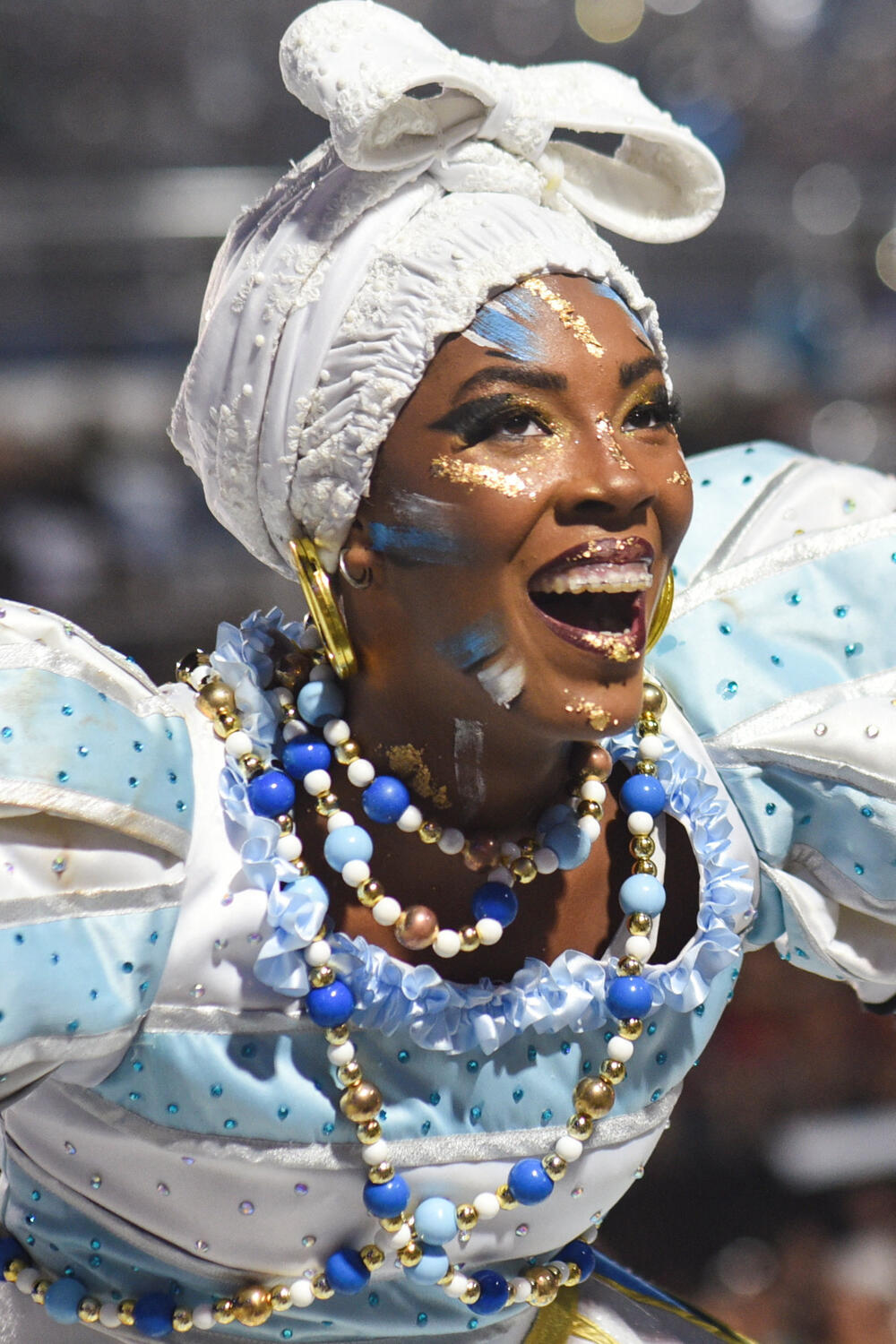 <p>Karneval u brazilskom gradu Rio de Žaneiro nastavio je tradiciju živopisnih plesova i boja, a škola sambe Viraduoro ponijela je titulu sa nastupom posvećenim njihovom legendarnom direktoru udaračke sekcije.</p>
