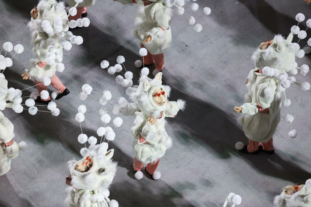 <p>Karneval u brazilskom gradu Rio de Žaneiro nastavio je tradiciju živopisnih plesova i boja, a škola sambe Viraduoro ponijela je titulu sa nastupom posvećenim njihovom legendarnom direktoru udaračke sekcije.</p>