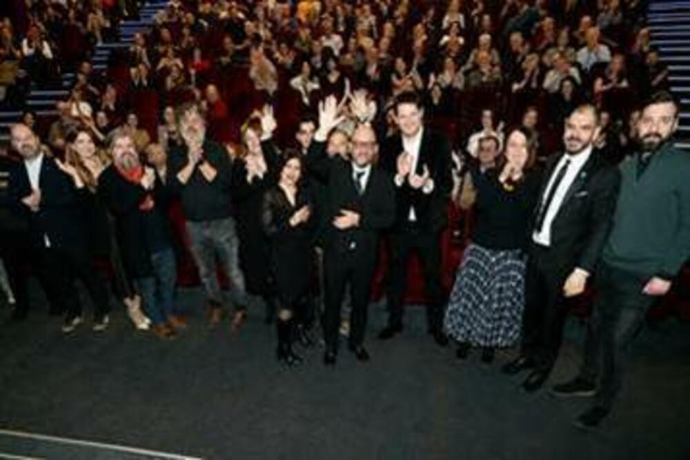 <p>Karneval u brazilskom gradu Rio de Žaneiro nastavio je tradiciju živopisnih plesova i boja, a škola sambe Viraduoro ponijela je titulu sa nastupom posvećenim njihovom legendarnom direktoru udaračke sekcije.</p>