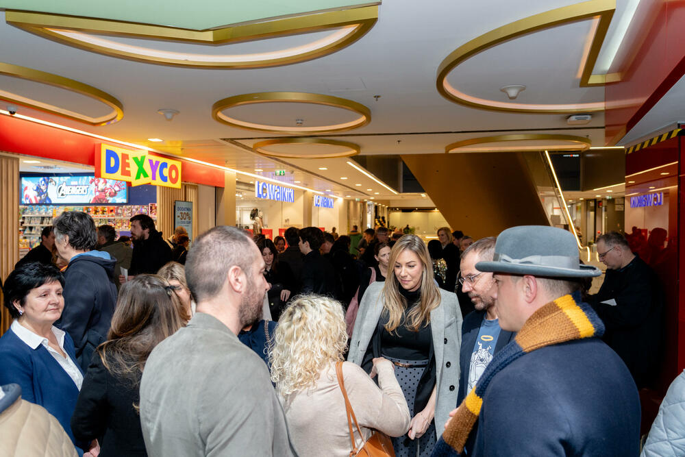 <p>Novo ostvarenje reditelja Nikole Vukčevića, nagrađivano širom svijeta, oduševilo publiku i rasprodalo dve premijerne projekcije</p>