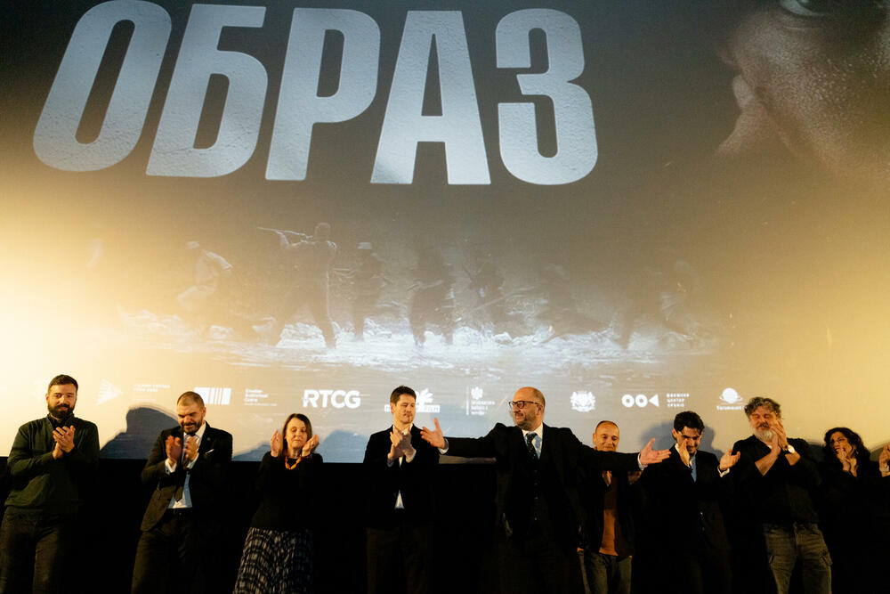 <p>Novo ostvarenje reditelja Nikole Vukčevića, nagrađivano širom svijeta, oduševilo publiku i rasprodalo dve premijerne projekcije</p>