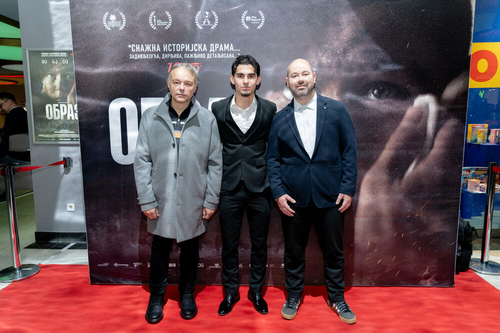 <p>Novo ostvarenje reditelja Nikole Vukčevića, nagrađivano širom svijeta, oduševilo publiku i rasprodalo dve premijerne projekcije</p>