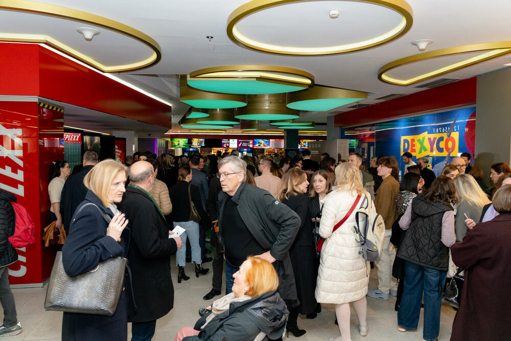 <p>Novo ostvarenje reditelja Nikole Vukčevića, nagrađivano širom svijeta, oduševilo publiku i rasprodalo dve premijerne projekcije</p>