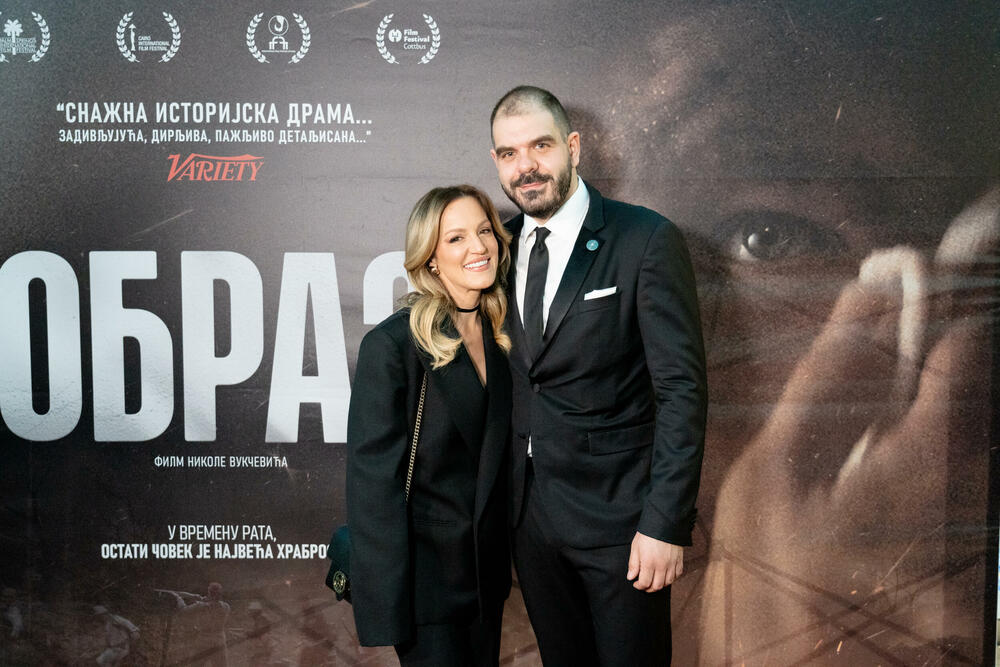 <p>Novo ostvarenje reditelja Nikole Vukčevića, nagrađivano širom svijeta, oduševilo publiku i rasprodalo dve premijerne projekcije</p>