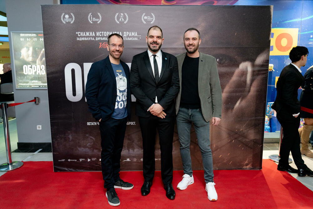 <p>Novo ostvarenje reditelja Nikole Vukčevića, nagrađivano širom svijeta, oduševilo publiku i rasprodalo dve premijerne projekcije</p>