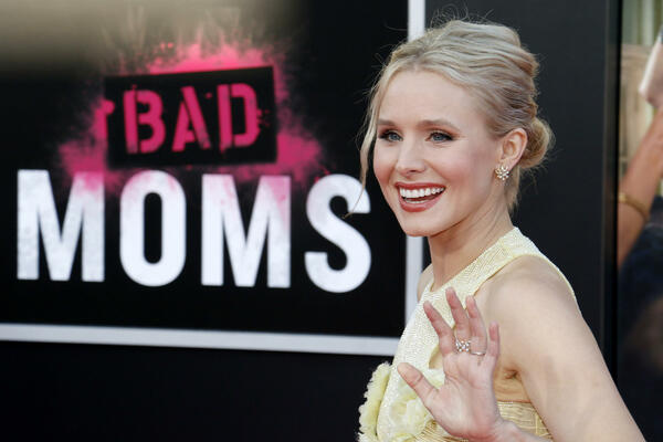 Kristen Bel daje glas za Ejmi Rouz