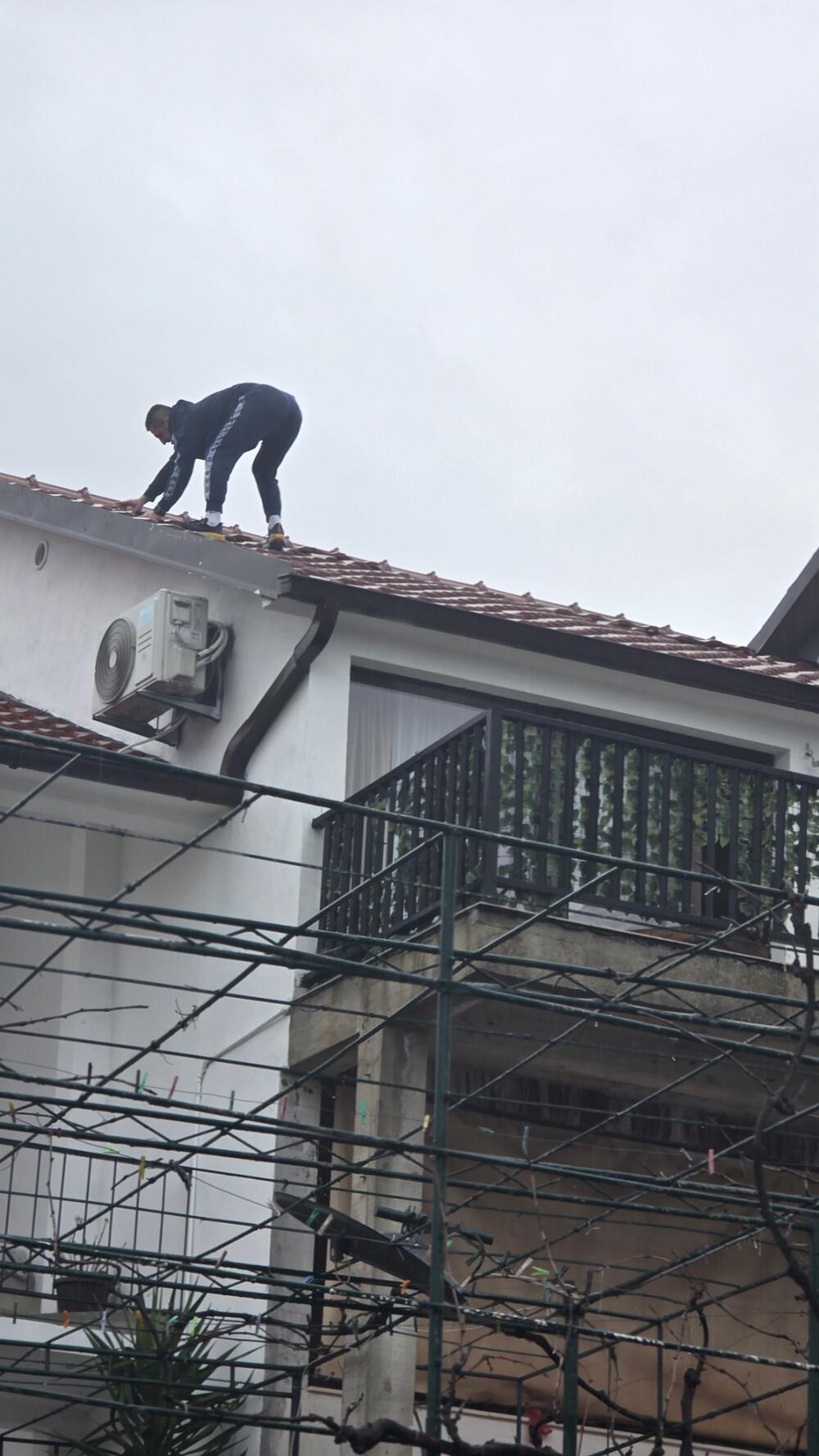 <p>Pretpostavlja se da je uzrok štete bila pojava "pijavice" - vrtložnog strujanja olujnog vjetra nalik svojevrsnom mini-tornadu</p>