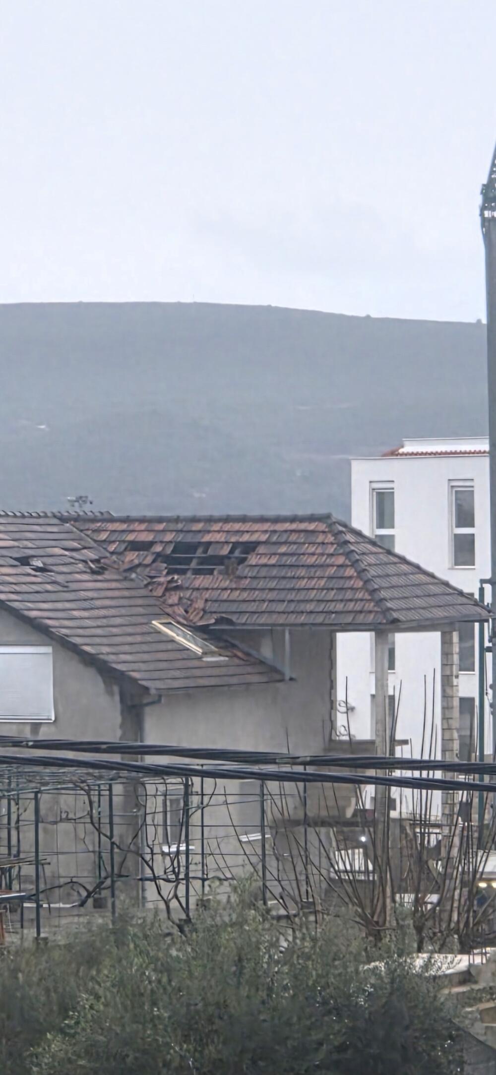 <p>Pretpostavlja se da je uzrok štete bila pojava "pijavice" - vrtložnog strujanja olujnog vjetra nalik svojevrsnom mini-tornadu</p>