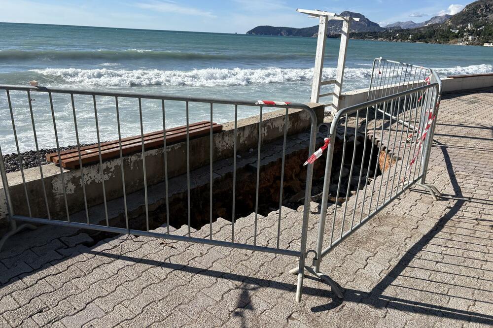 Rupe na šetalištu, Foto: Marija Pešić