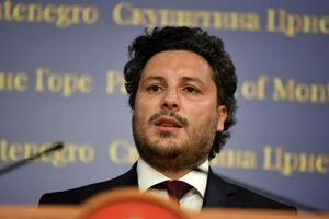 Abazović: Vladi je istekao rok, potrebno okupljanje svih poštenih...