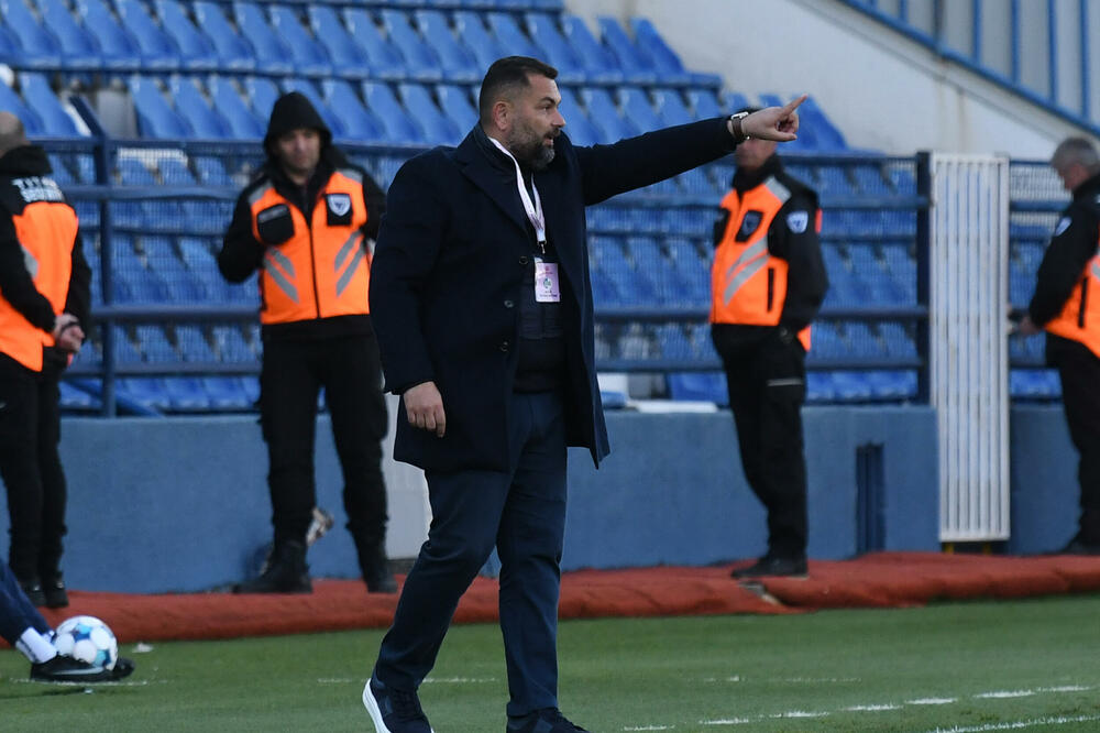 Dejan Jelenić na današnjem meču, Foto: FSCG