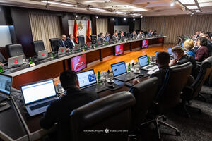 Četiri koraka naprijed pa četiri koraka nazad