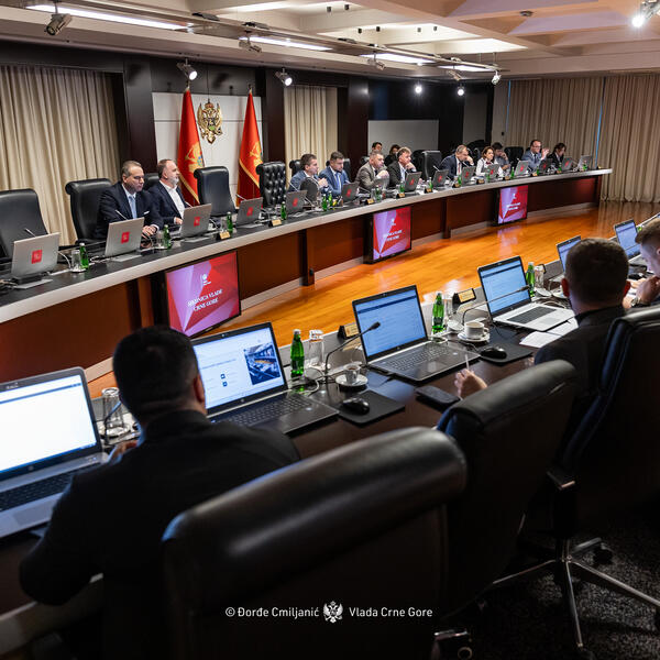 Četiri koraka naprijed pa četiri koraka nazad