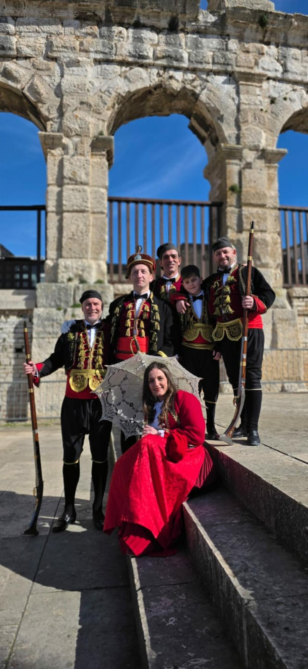 <p>Svečano obilježavan jubilej - trideset godina djelovanja Bratovštine iz Pule i tri decenije proslave Tripundanskih svečanosti u tom istarskom gradu</p>