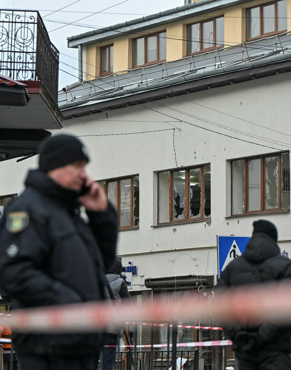 <p>"Moskva nastavlja da ulaže u napade više nego u diplomatiju. Ovoga puta, ruski ciljevi obuhvatili su ne samo energetske objekte, već i logistiku, posebno željezničku i komunalnu infrastrukturu za snabdijevanje vodom", rekao je predsjednik Ukrajine Volodimir Zelenski</p>