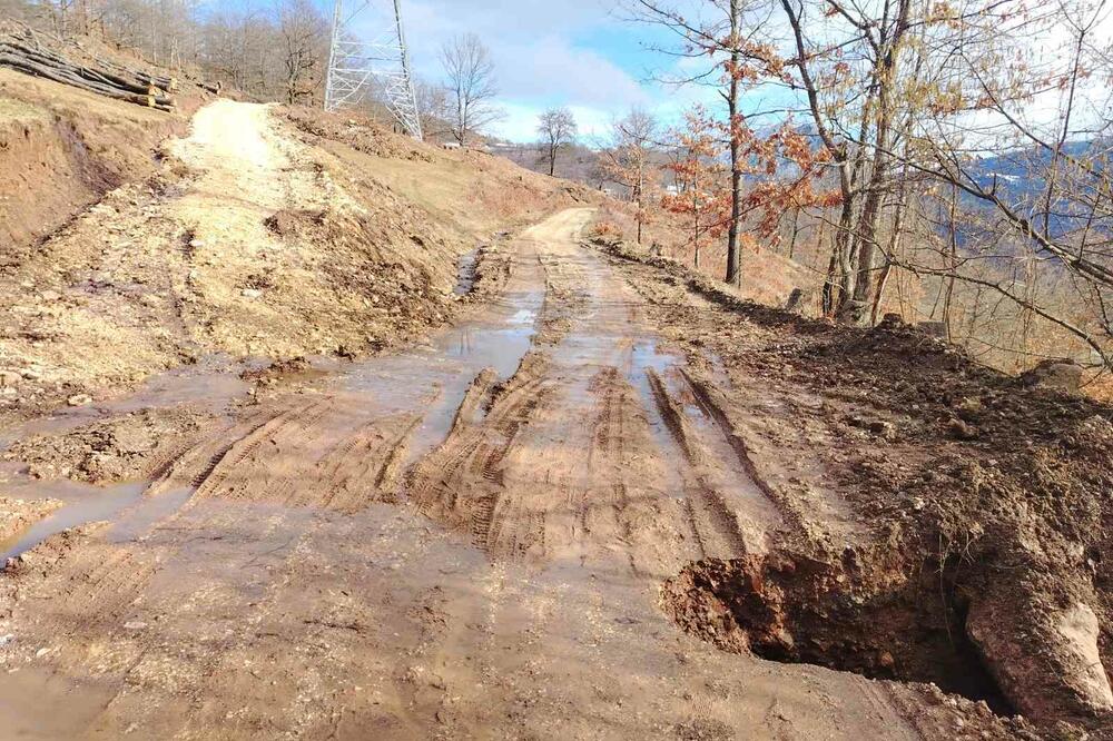 Put u lošem stanju, Foto: Privatna arhiva