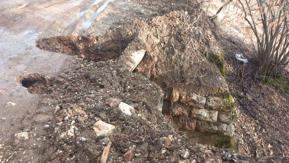 <p>Iz CGES-a tvrde da je izgradnja dalekovoda najznačajniji elektroenergetski infrastrukturni projekat u Crnoj Gori, čijom će se realizacijom steći neophodni uslovi za povezivanje druge žile podmorskog kabla sa Italijom i omogućiti priključenje &ldquo;zelenih&rdquo; izvora električne energije</p>