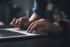 Zabranili 450 &bdquo;divljih&rdquo; sajtova za kocku, ali niču novi