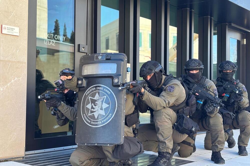 Sa vježbe, Foto: Uprava policije