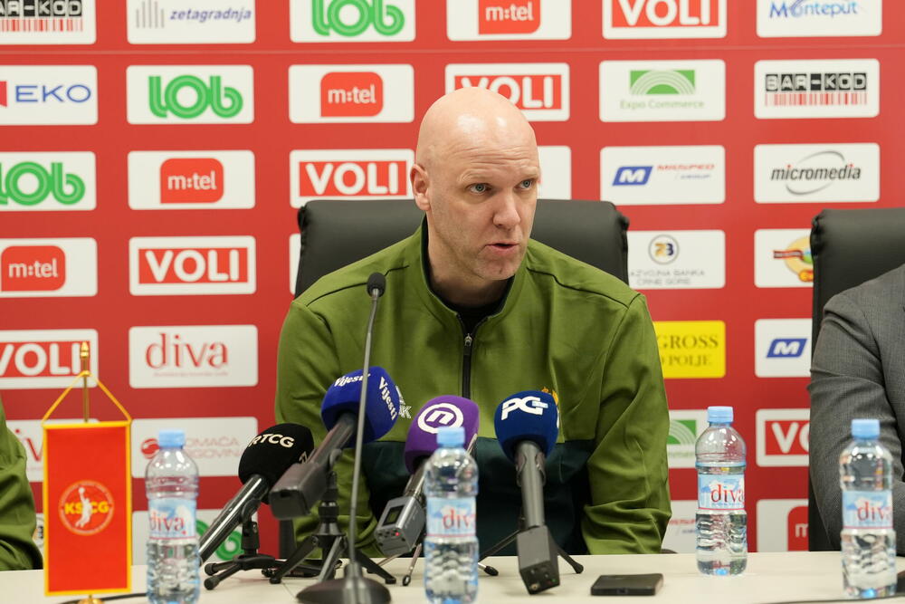 Žakelj na pres konferenciji