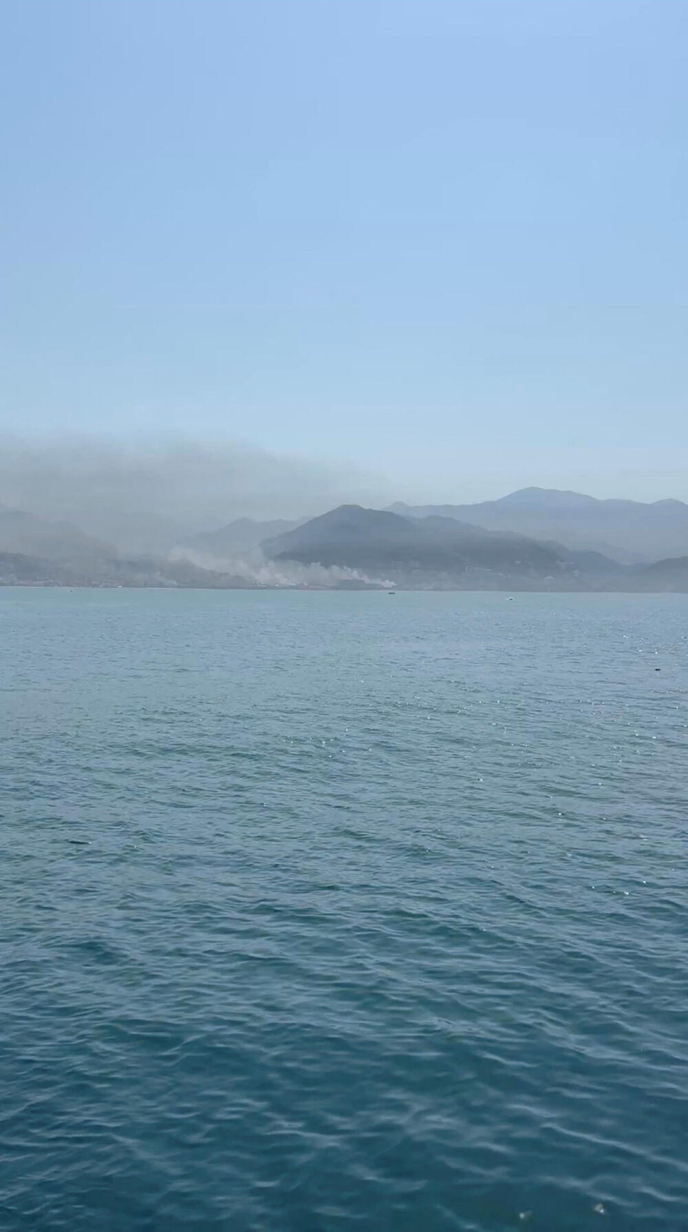 <p>U mnogim mjestima ulice su bile puste, pošto su lokalne vlasti pozvale stanovnike da ostanu u svojim domovima i potraže zaklon</p>