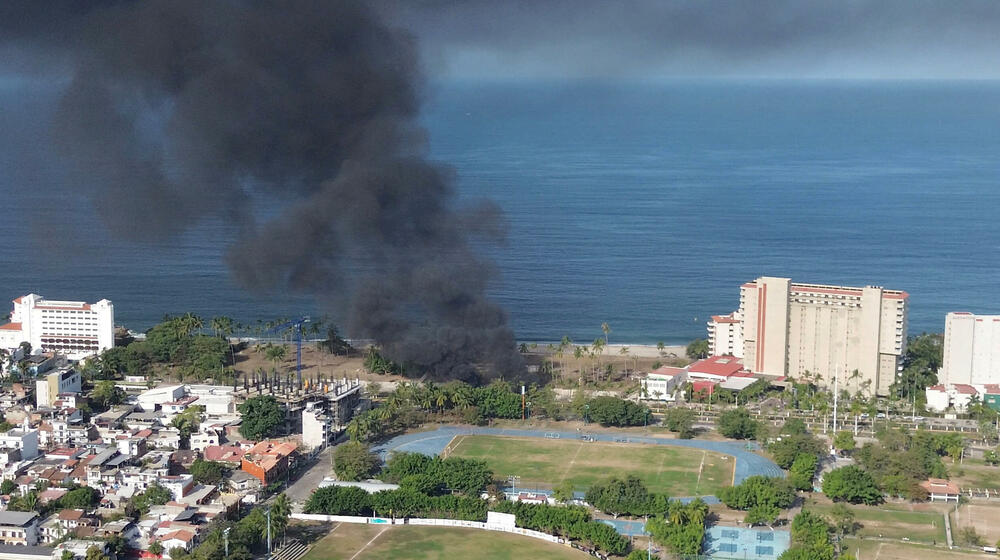 <p>U mnogim mjestima ulice su bile puste, pošto su lokalne vlasti pozvale stanovnike da ostanu u svojim domovima i potraže zaklon</p>