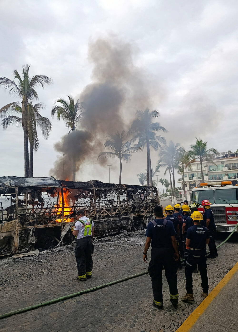 <p>U mnogim mjestima ulice su bile puste, pošto su lokalne vlasti pozvale stanovnike da ostanu u svojim domovima i potraže zaklon</p>