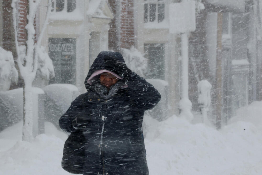 <p>Oluja je udarila na prostrana urbana područja američkog sjeveroistoka, samo što se snijeg od prethodnih padavina otopio</p>