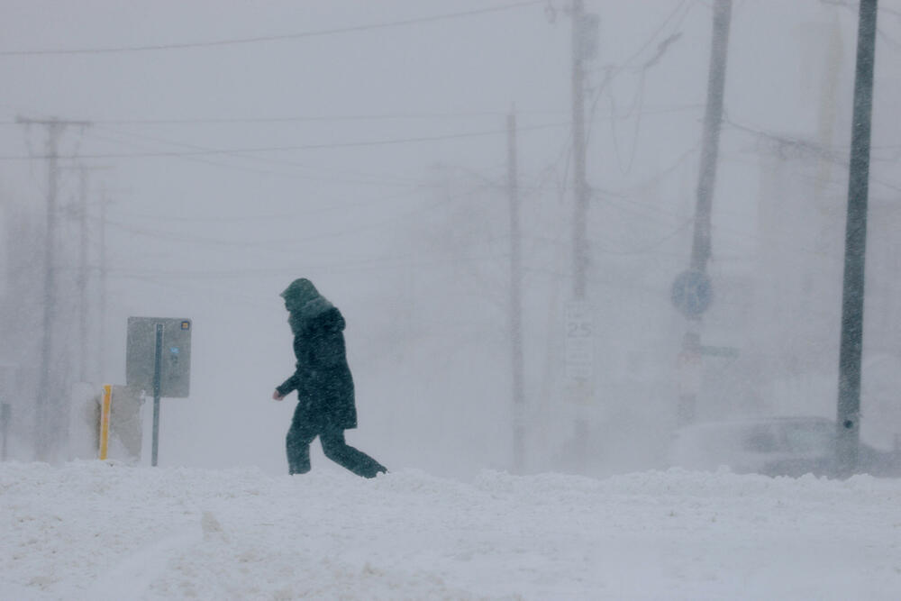 <p>Oluja je udarila na prostrana urbana područja američkog sjeveroistoka, samo što se snijeg od prethodnih padavina otopio</p>