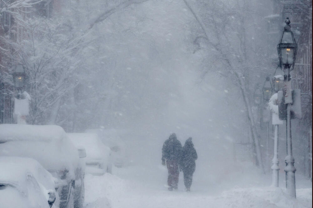 <p>Oluja je udarila na prostrana urbana područja američkog sjeveroistoka, samo što se snijeg od prethodnih padavina otopio</p>