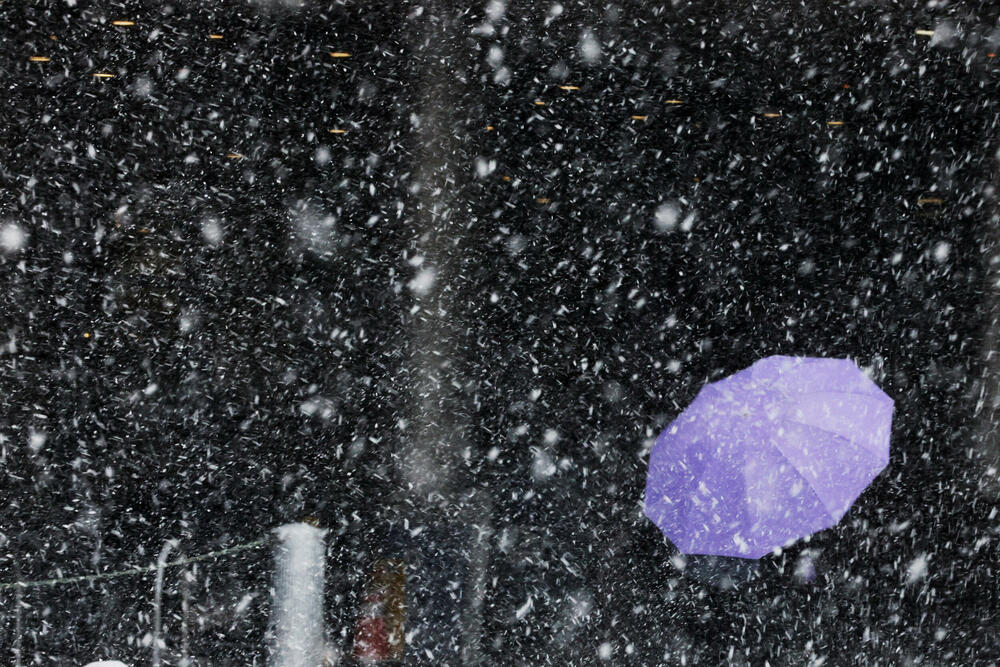 <p>Oluja je udarila na prostrana urbana područja američkog sjeveroistoka, samo što se snijeg od prethodnih padavina otopio</p>