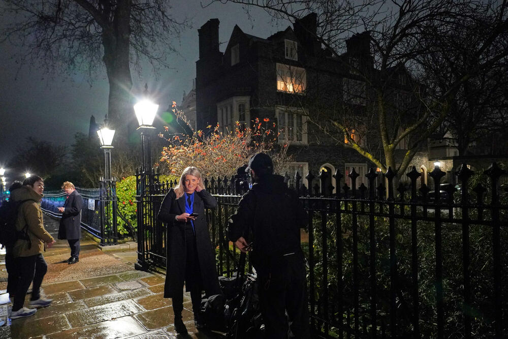 <p>"Službenici su uhapsili muškarca starog 72 godine zbog sumnje na zloupotrebu službenog položaja", saopštila je londonska Metropoliten policija u izjavi koja se odnosi na istragu protiv bivšeg ministra</p>