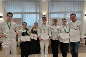 Tim učenika srednje škole iz Tivta osvojio prvo mjesto u ekipnoj...