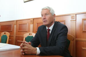 Bivši premijer Norveške, koji je priveden zbog Epstina, pokušao...