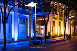 Zgrada Vlade u bojama ukrajinske zastave