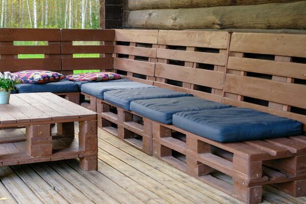 Jeftino, moderno i praktično - savjeti za namještaj od paleta