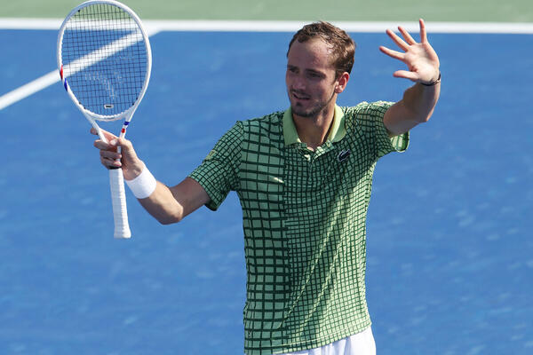 Medvedev i Ože-Alijasim u četvrtfinalu turnira u Dubaiju