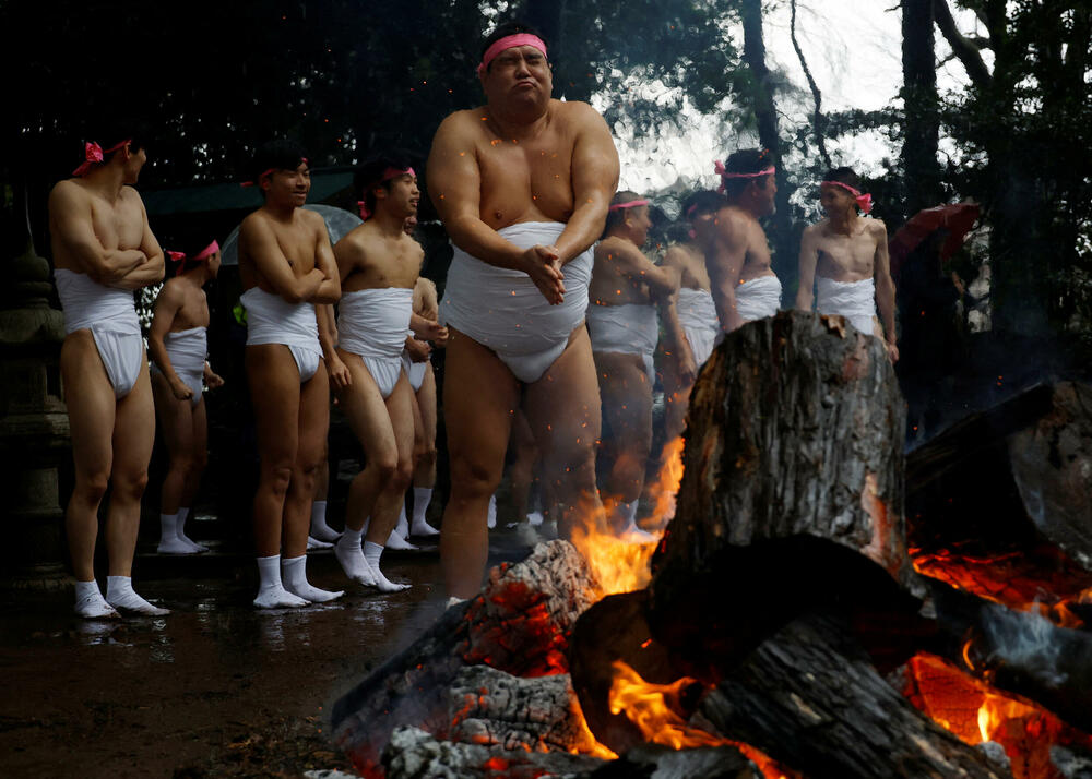 <p>Obred potiče iz vremena kada su stanovnici Varabija, sela smještenog među njivama i pirinčanim poljima, rvali se u rižinim poljima</p>