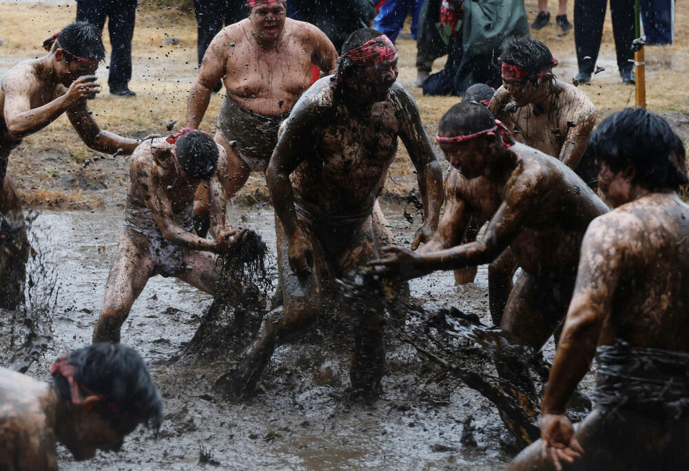 <p>Obred potiče iz vremena kada su stanovnici Varabija, sela smještenog među njivama i pirinčanim poljima, rvali se u rižinim poljima</p>
