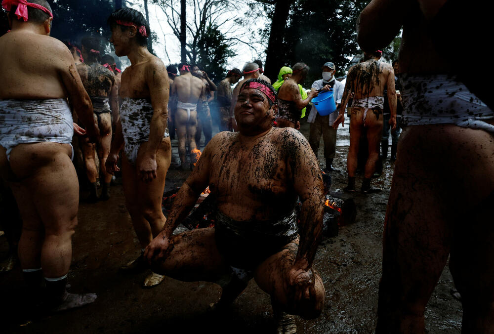 <p>Obred potiče iz vremena kada su stanovnici Varabija, sela smještenog među njivama i pirinčanim poljima, rvali se u rižinim poljima</p>